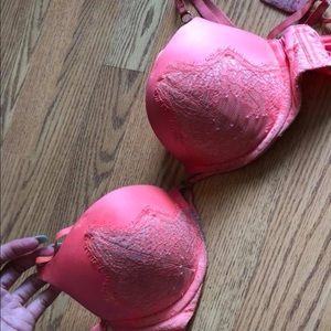 Bombshell Plunge/Push-Up Bra (Victoria’s Secret)